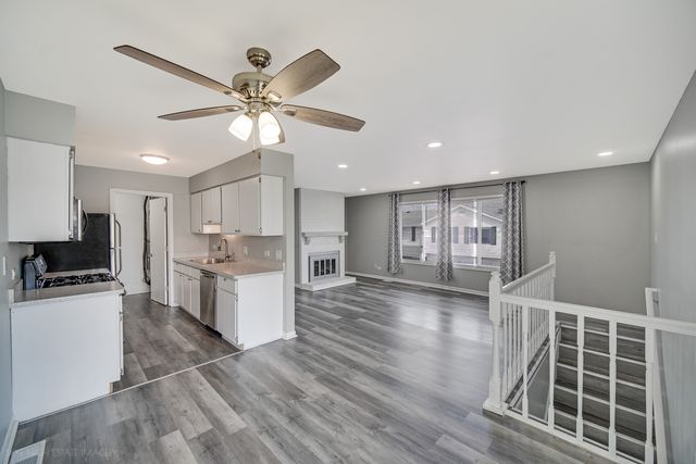 103 Red Barn Road 103, Matteson, IL 60443
