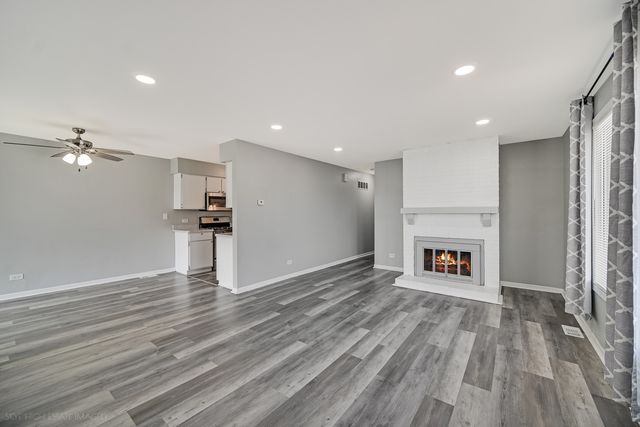 103 Red Barn Road 103, Matteson, IL 60443
