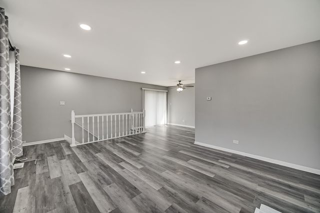 103 Red Barn Road 103, Matteson, IL 60443