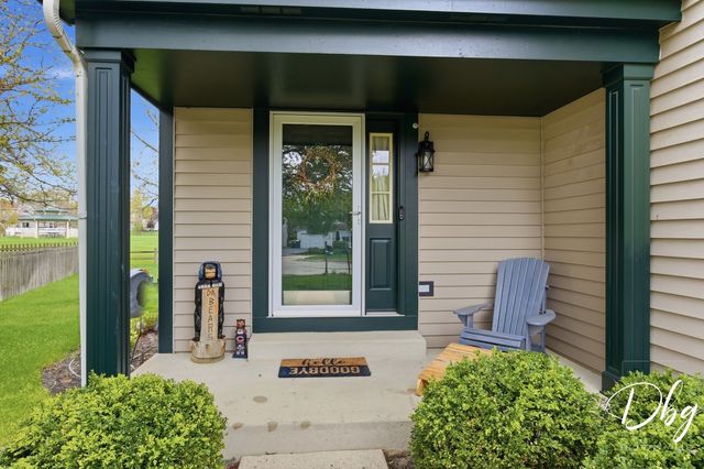 2225 N Old Pond Court, Round Lake Beach, IL 60073