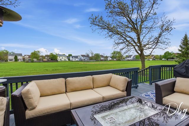 2225 N Old Pond Court, Round Lake Beach, IL 60073