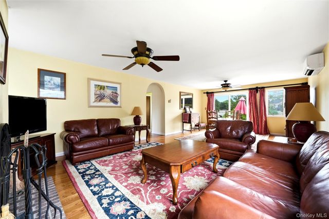 88 Central Avenue, Amityville, NY 11701