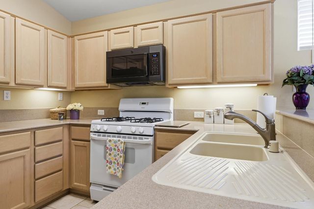 5617 Red Willow Ln, Roseville, CA 95747
