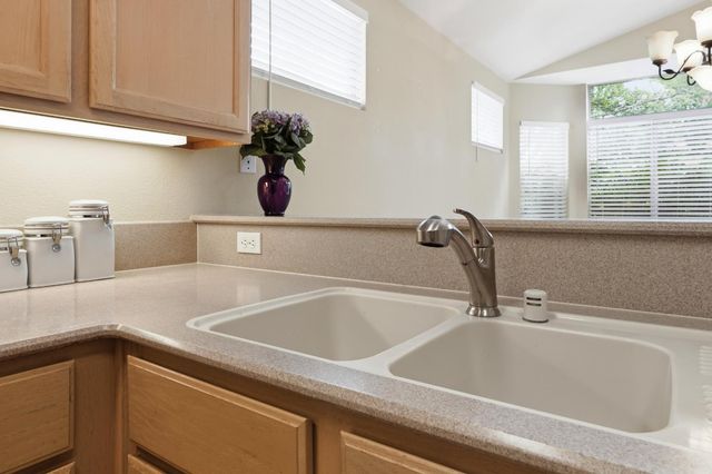 5617 Red Willow Ln, Roseville, CA 95747