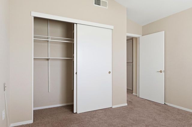 5617 Red Willow Ln, Roseville, CA 95747