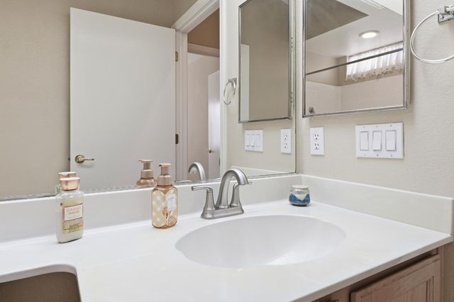 5617 Red Willow Ln, Roseville, CA 95747