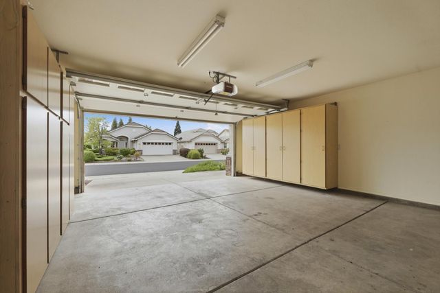 5617 Red Willow Ln, Roseville, CA 95747