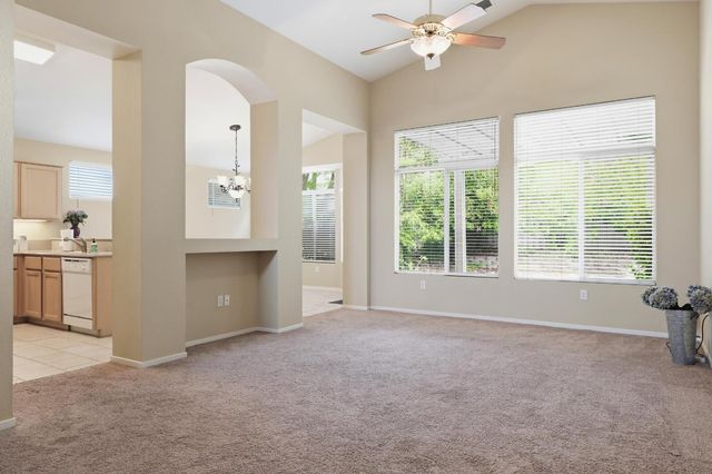 5617 Red Willow Ln, Roseville, CA 95747