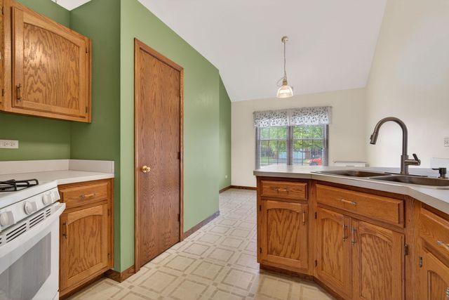 3431 Lake Side Circle, Joliet, IL 60431