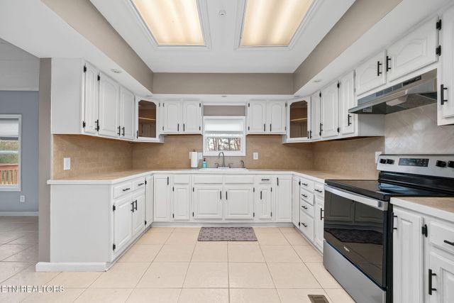 219 N Lowe Rd, Crossville, TN 38571