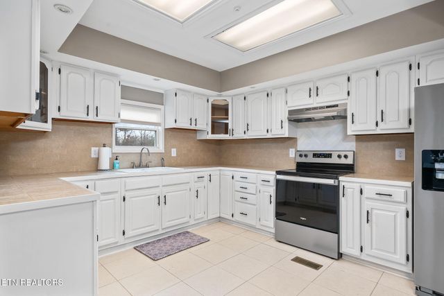 219 N Lowe Rd, Crossville, TN 38571