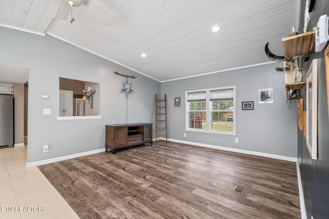 219 N Lowe Rd, Crossville, TN 38571