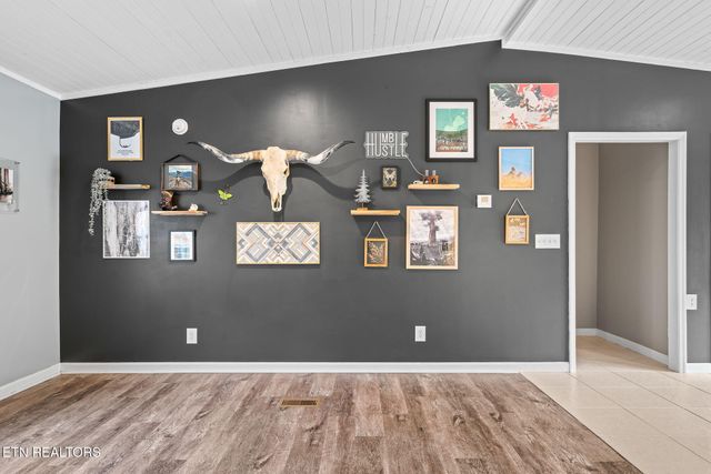 219 N Lowe Rd, Crossville, TN 38571