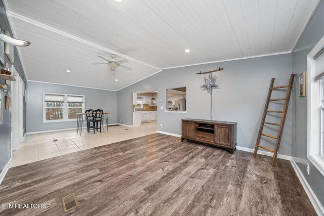 219 N Lowe Rd, Crossville, TN 38571