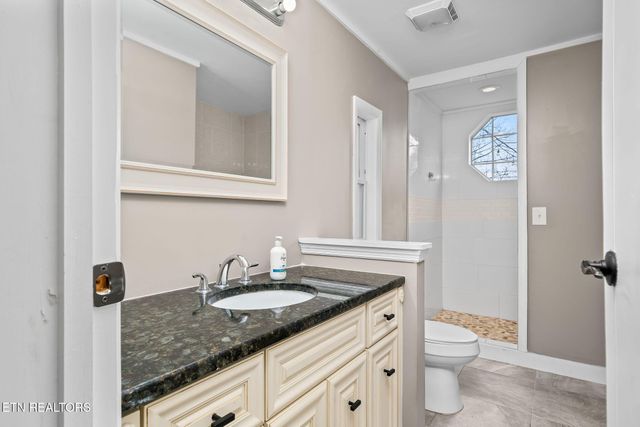 219 N Lowe Rd, Crossville, TN 38571