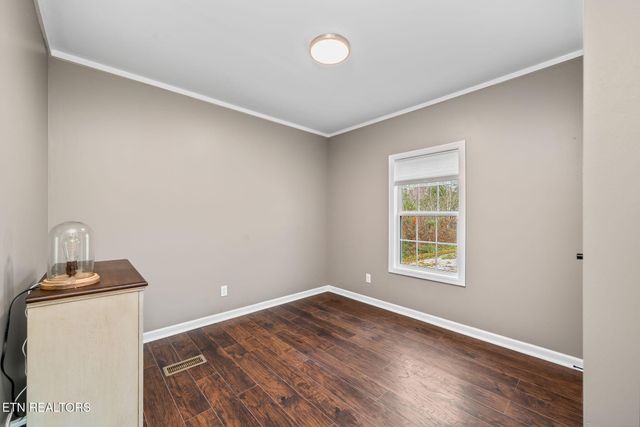 219 N Lowe Rd, Crossville, TN 38571