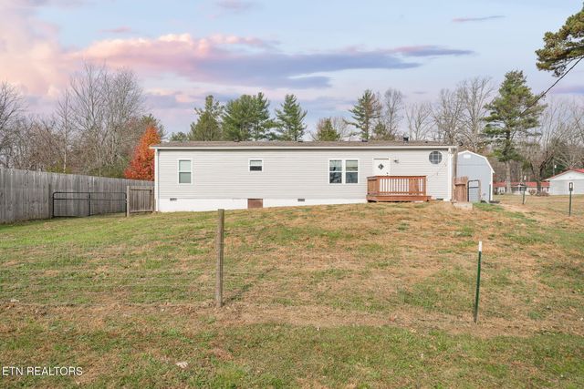 219 N Lowe Rd, Crossville, TN 38571
