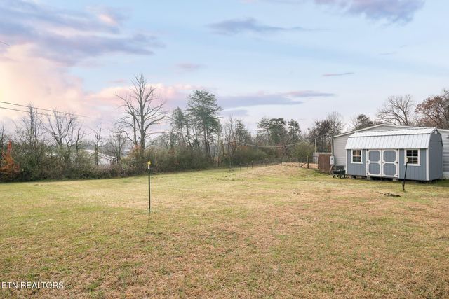 219 N Lowe Rd, Crossville, TN 38571