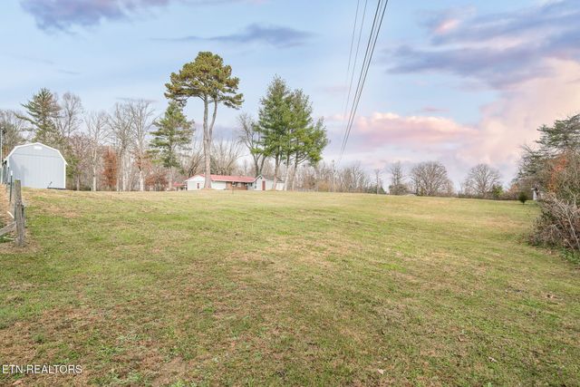 219 N Lowe Rd, Crossville, TN 38571