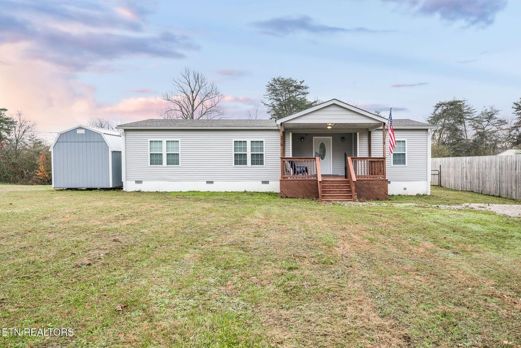 219 N Lowe Rd, Crossville, TN 38571