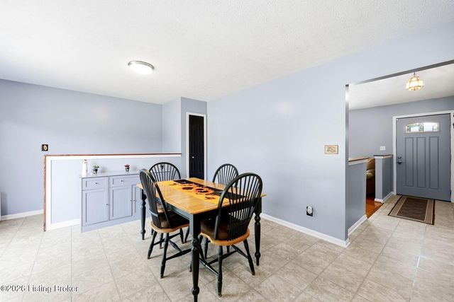 10201 Bayport Rd, Jeffersontown, KY 40299