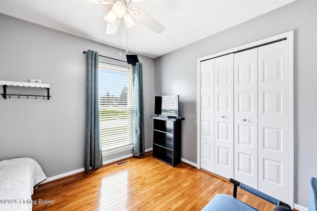 10201 Bayport Rd, Jeffersontown, KY 40299