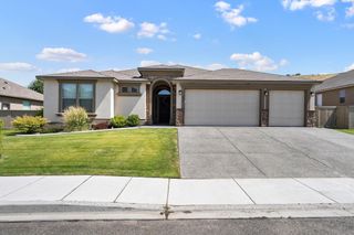 1020 Chinook Dr, Richland, WA 99352