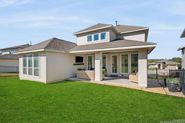 303 Navarro, Boerne, TX 78006