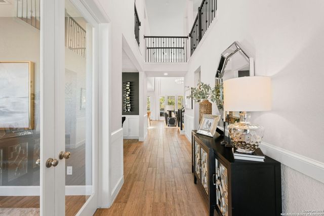 303 Navarro, Boerne, TX 78006