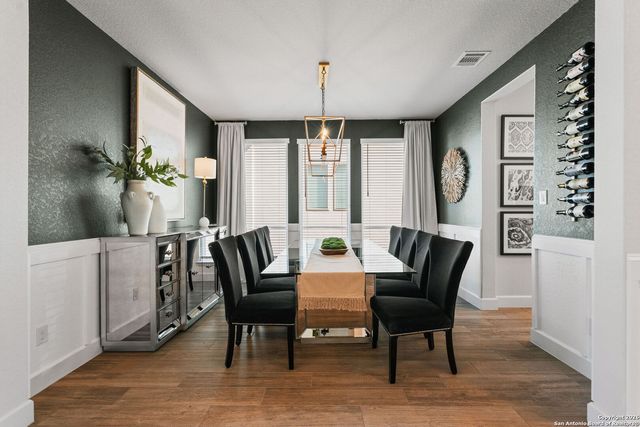 303 Navarro, Boerne, TX 78006