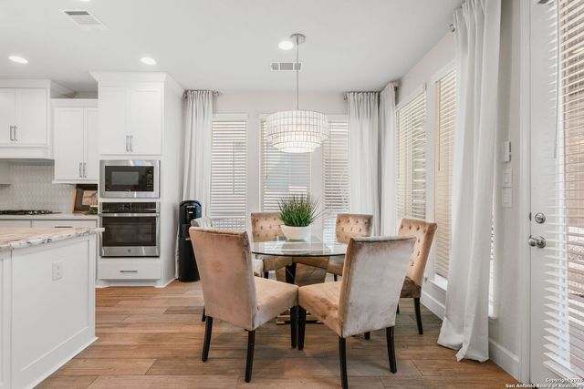 303 Navarro, Boerne, TX 78006