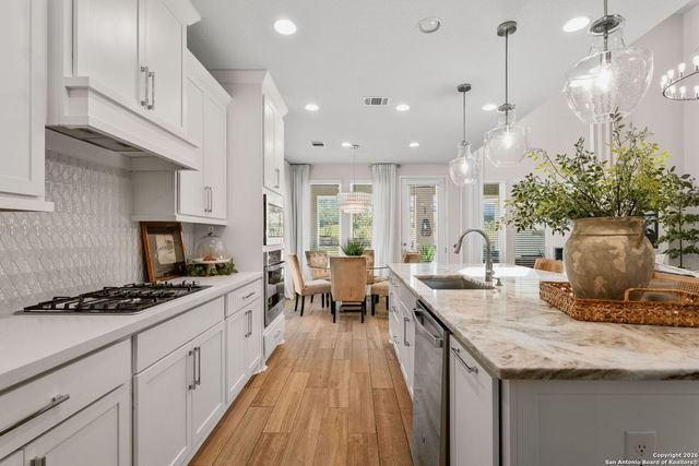 303 Navarro, Boerne, TX 78006