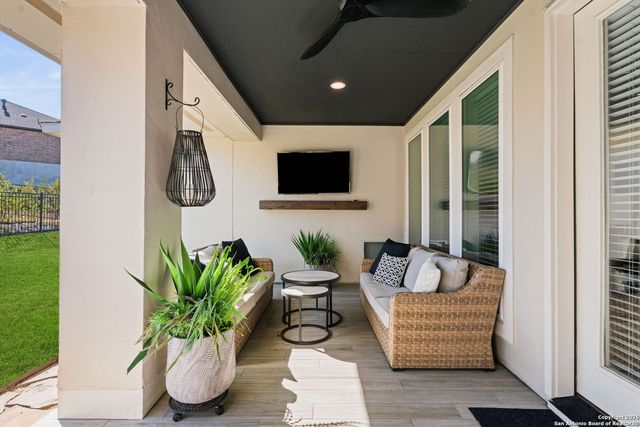 303 Navarro, Boerne, TX 78006