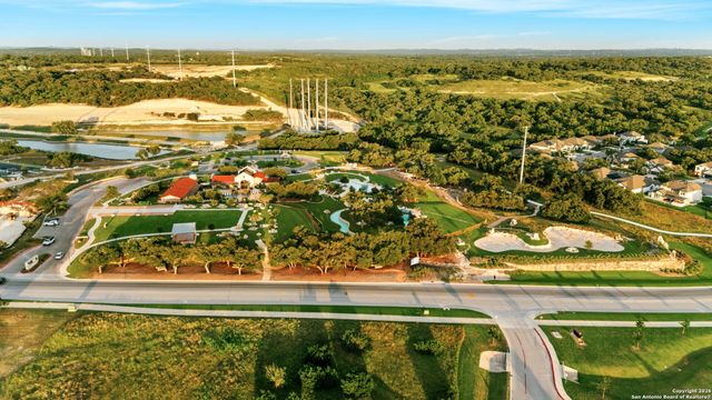 303 Navarro, Boerne, TX 78006