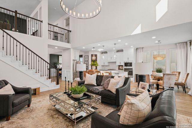 303 Navarro, Boerne, TX 78006