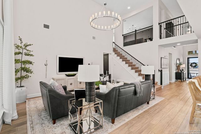 303 Navarro, Boerne, TX 78006