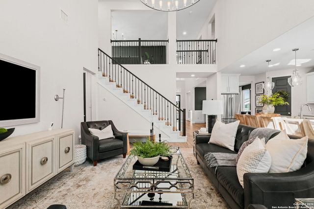 303 Navarro, Boerne, TX 78006