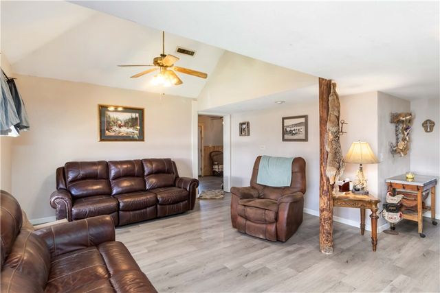 18040 E Holt Road, Lincoln, AR 72744