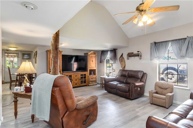 18040 E Holt Road, Lincoln, AR 72744