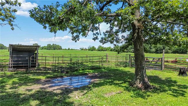 18040 E Holt Road, Lincoln, AR 72744