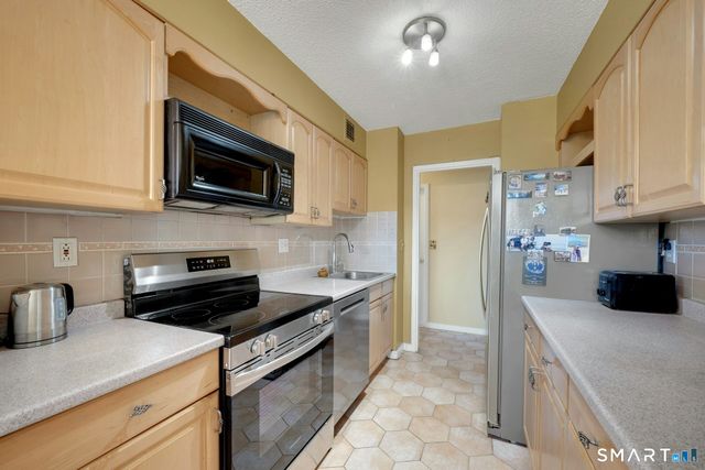 44 Strawberry Hill Avenue 3K, Stamford, CT 06902