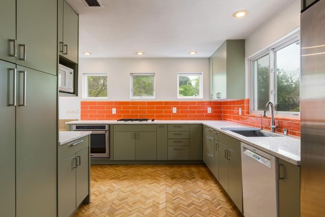 3813 La Hacienda Drive NE, Albuquerque, NM 87110