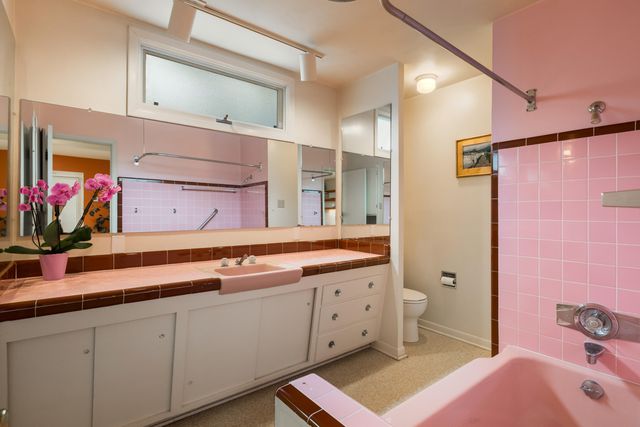 3813 La Hacienda Drive NE, Albuquerque, NM 87110