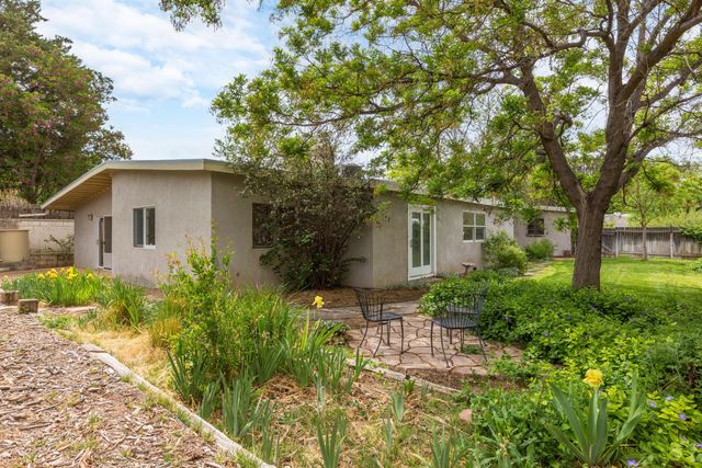 3813 La Hacienda Drive NE, Albuquerque, NM 87110