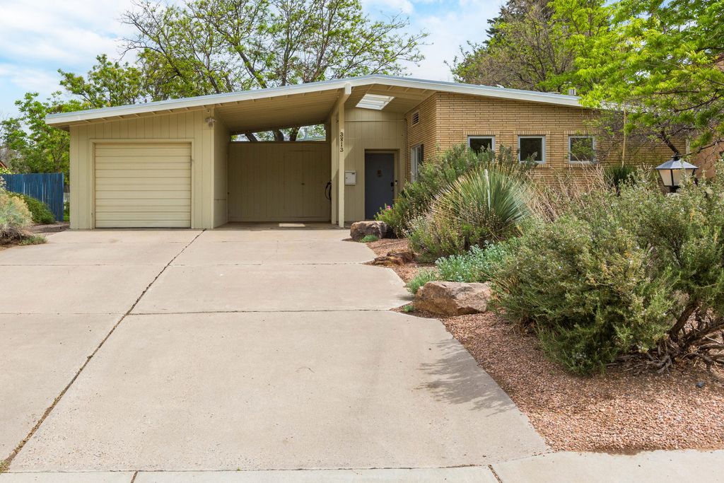 3813 La Hacienda Drive NE, Albuquerque, NM 87110