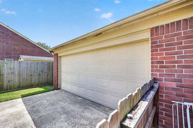 4004 S Dogwood Street, Pearland, TX 77584
