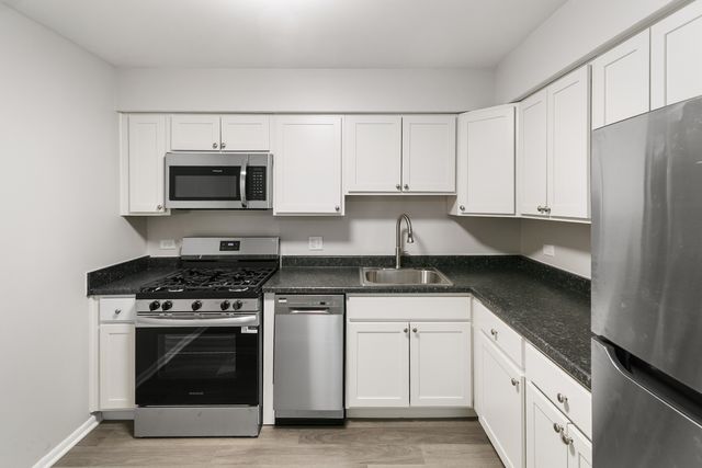 711 S Milwaukee Avenue 107, Libertyville, IL 60048