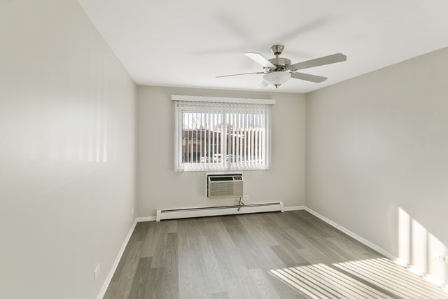 711 S Milwaukee Avenue 107, Libertyville, IL 60048