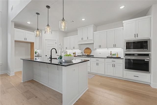 1110 Canyon Maple Street, Centerton, AR 72719