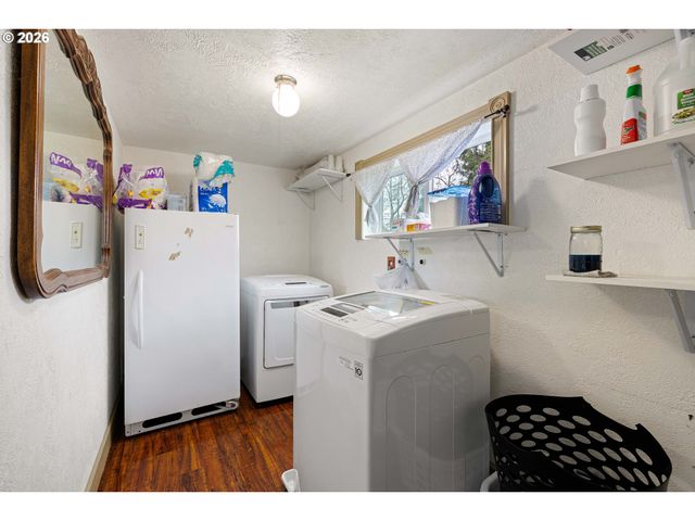 220 21ST St, Springfield, OR 97477